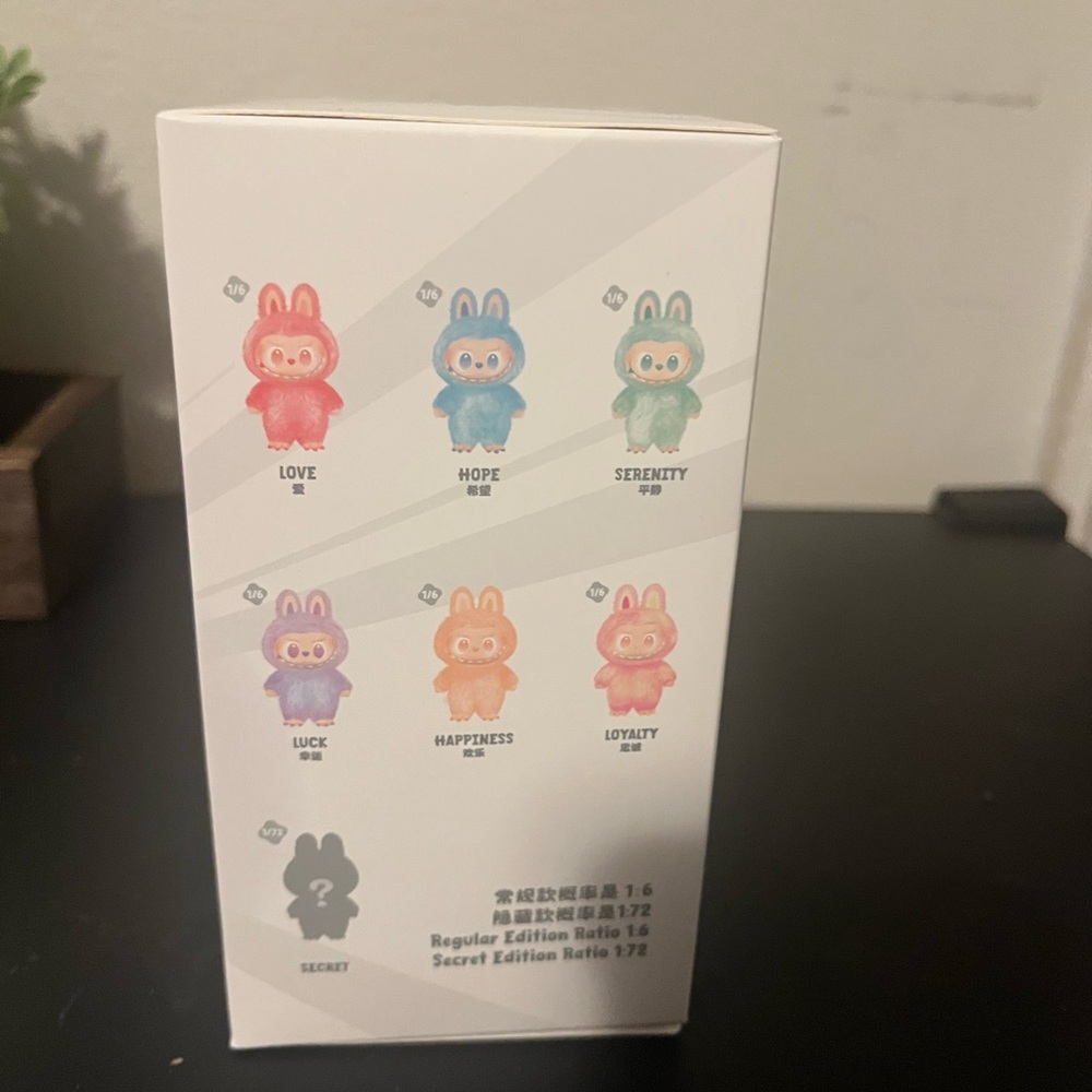 Serenity Big Into Energy Vinyl Plush Pendant - Labubu Pop Mart - Picture 2 of 3